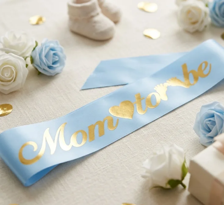 Mavi̇ Saten Gold Baskili "mom To Be" Kuşak – Baby Shower Ve Erkek Bebek Parti̇ Aksesuari