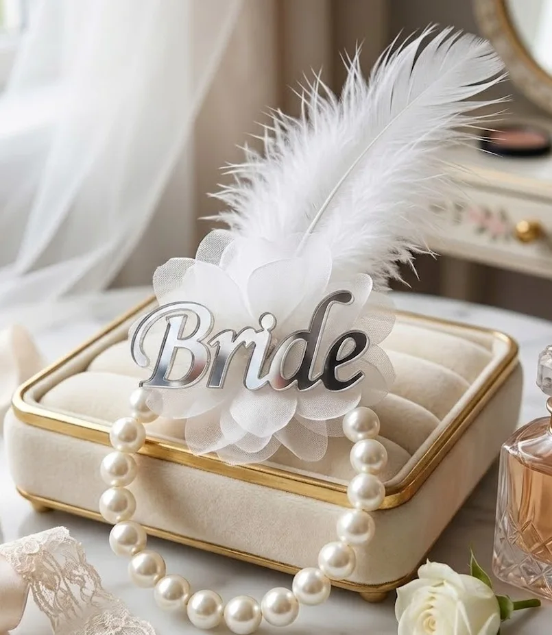 Gümüş "bride" Yazili Tüylü Ve İ̇̇nci̇ Detayli Geli̇n Aksesuari – Özel Tasarim Bekarliğa Veda Aksesuari
