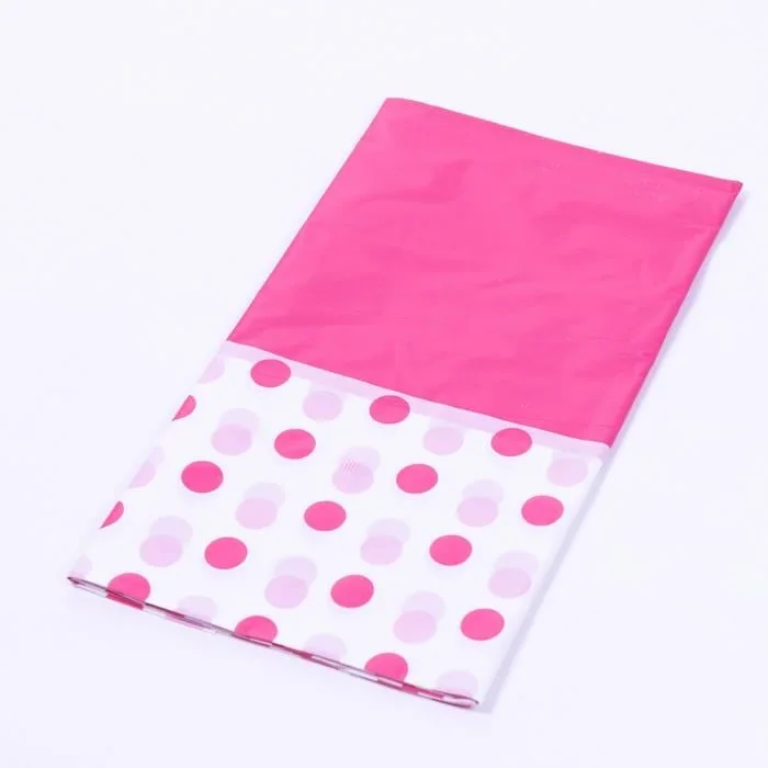 Pembe Puanti̇yeli̇ Beyaz Plasti̇k Masa Örtüsü 137x183 Cm – Doğum Günü Ve Parti̇ Süsleme Dekoru